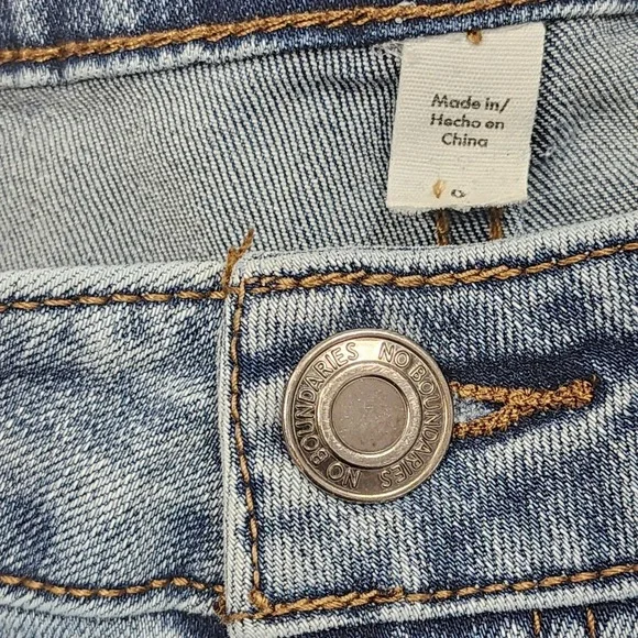 No Boundaries Jeans Womens 0 Juniors Blue Low Rise Flare Leg Cargo Stretch Denim - Picture 2 of 12